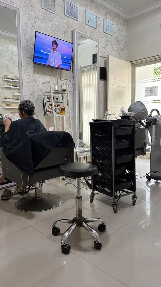 di cari Hairstylish / Kapster wanita