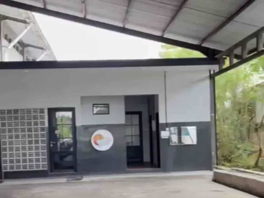 Di sewa lahan / gudang luas tanah 2500 m2 bangunan 2.000 m2 ex lapangan basket cocok untuk cafe lapangan padel gudang lokasi dekat summarecon mall bekasi di marga mulya bekasi utara