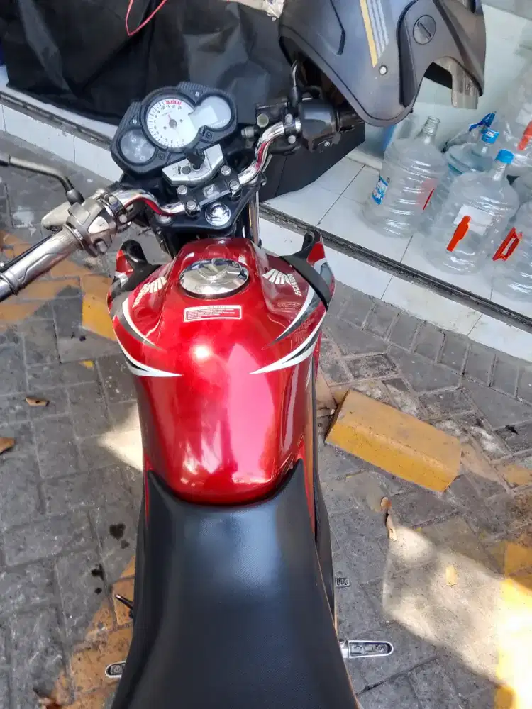Merah metalik mulus
