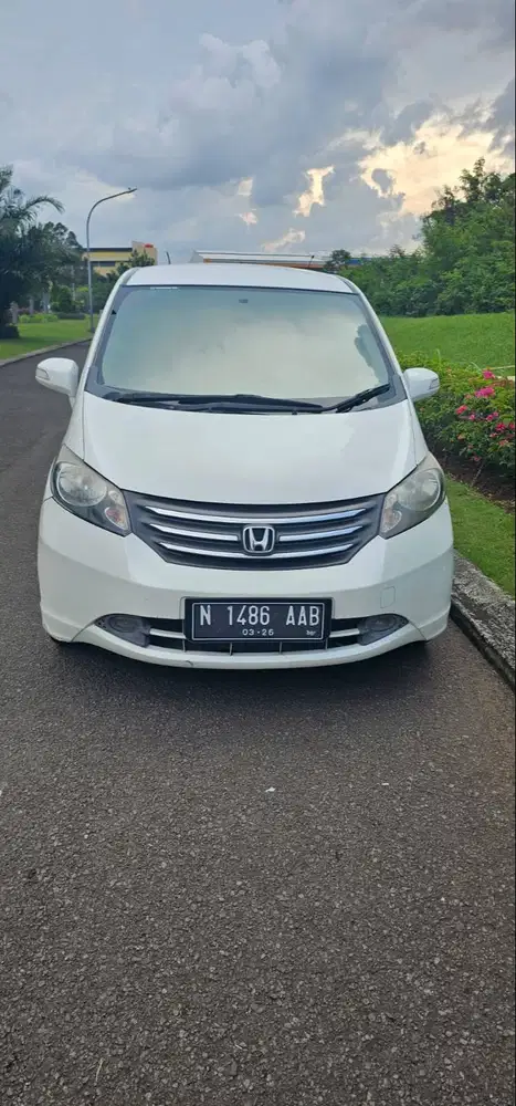 HONDA FREED (2010)