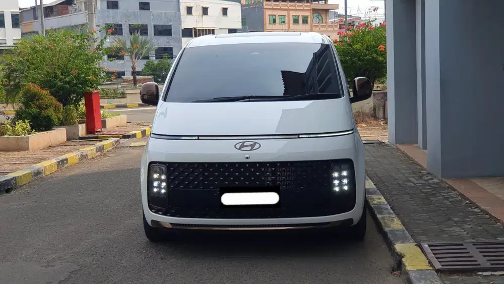 Km 2 ribu hyundai staria signature lombardi 7 seater 2024 putih