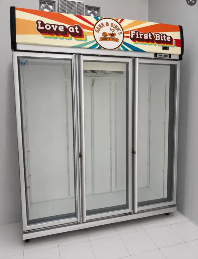 Showcase Chiller GEA 3 Pintu 1500L Normal