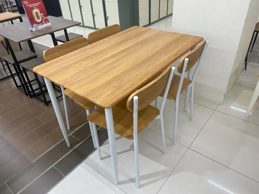 Meja Makan 4 Dudukan Brown