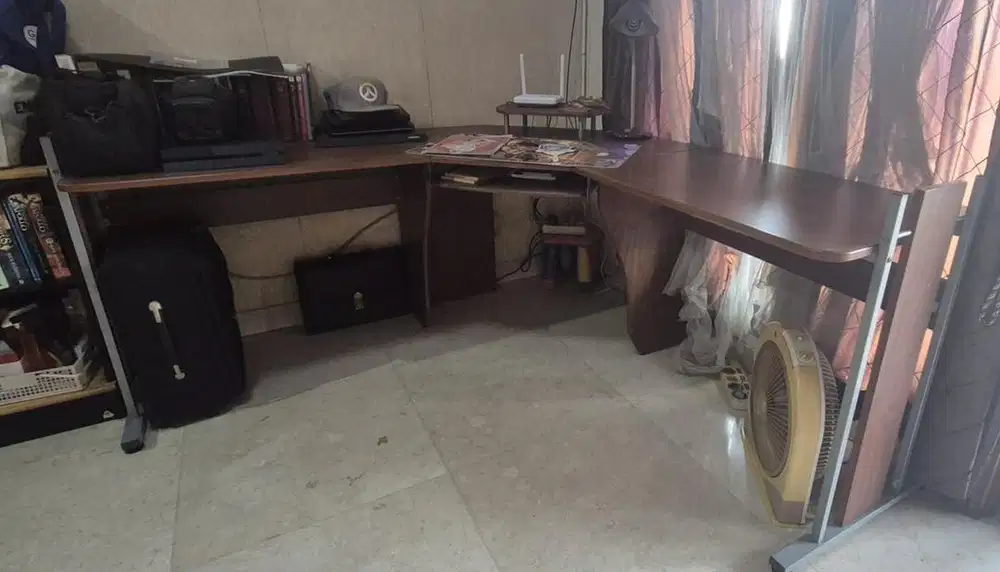 Meja kantor / meja belajar