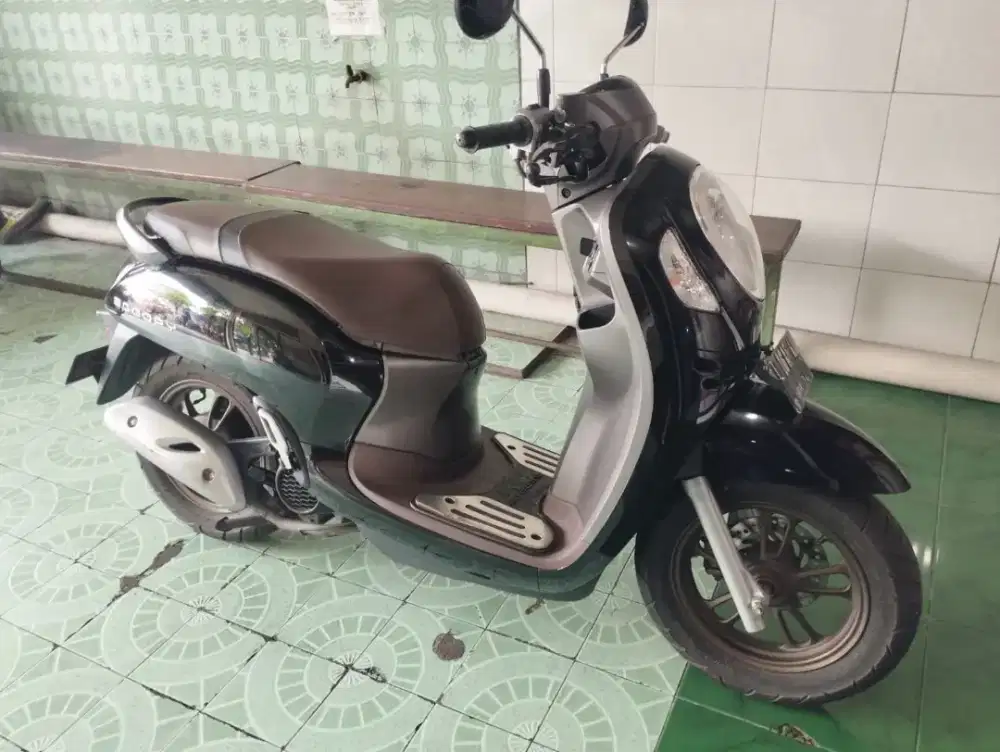 Scoopy km 18rb plat L