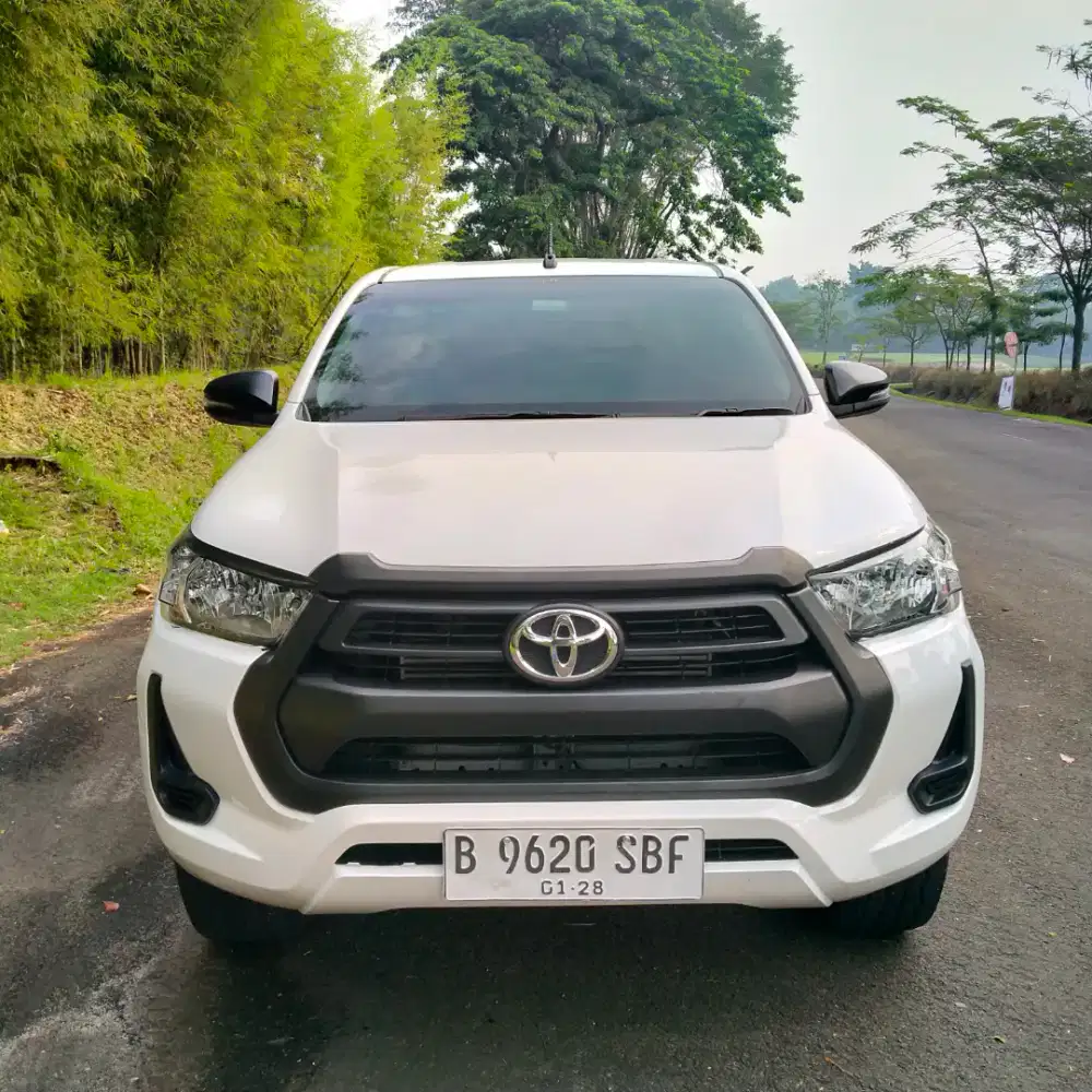 TOYOTA HILUX DC E 2.4 4X4 MT 2022