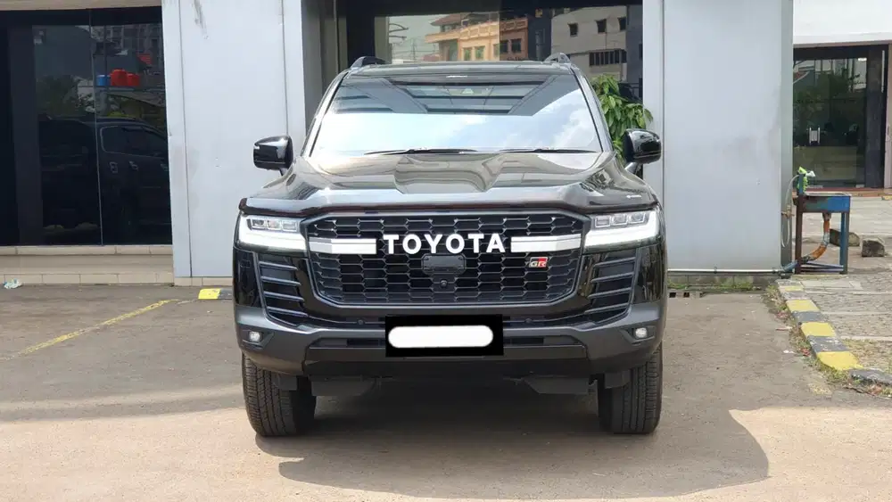 Km24rb land cruiser lc 300 gr sport tss 2023 hitam