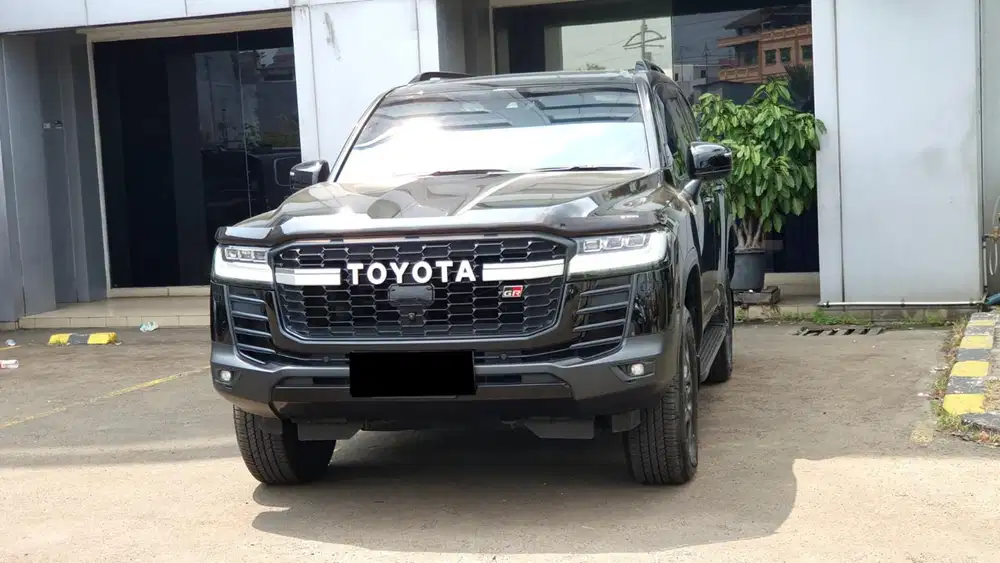 Km24rb land cruiser lc 300 gr sport tss 2023 hitam