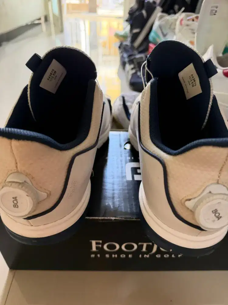 Sepatu Golf merk BOA