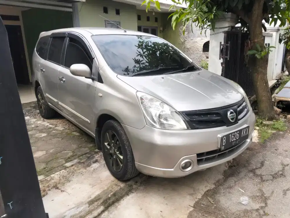 Nisan Livina XV metik 2012