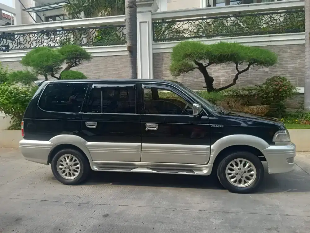Toyota kijang krista th 2003 istimewa gress
