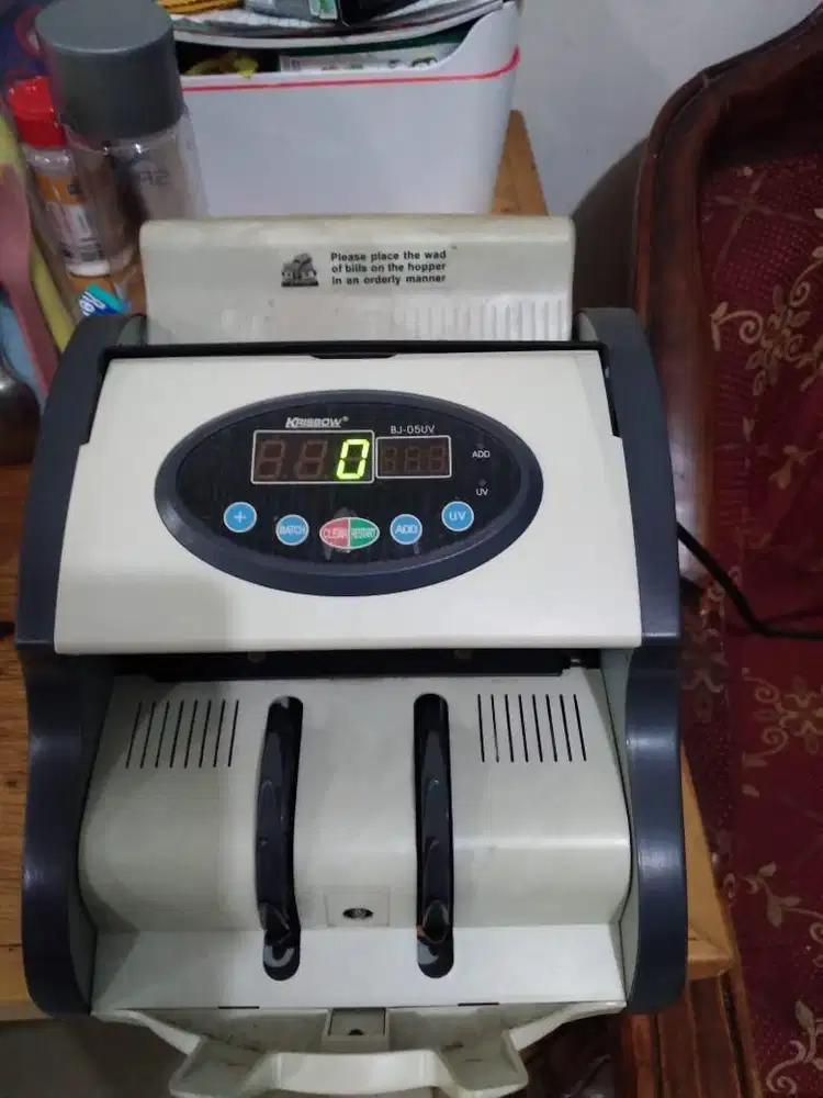 Mesin hitung uang UV