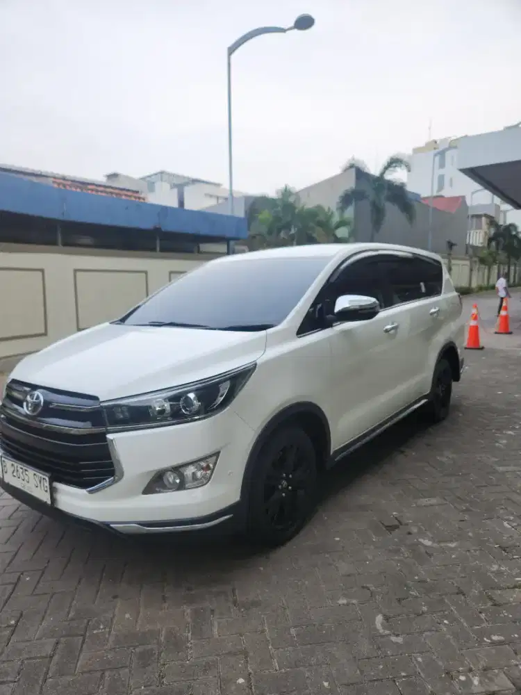 TOYOTA INNOVA VENTURER DIESEL.  AT. 18