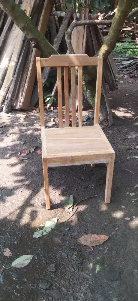 Kurai makan kayu jati