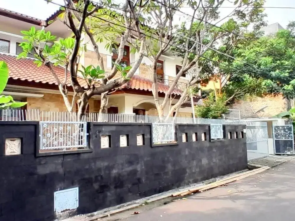 Dijual Rumah Cantik Strategis 2 Lantai Ada Swimming Pool Dekat Blok M Plaza di Kebayoran Baru Jaksel At-16691