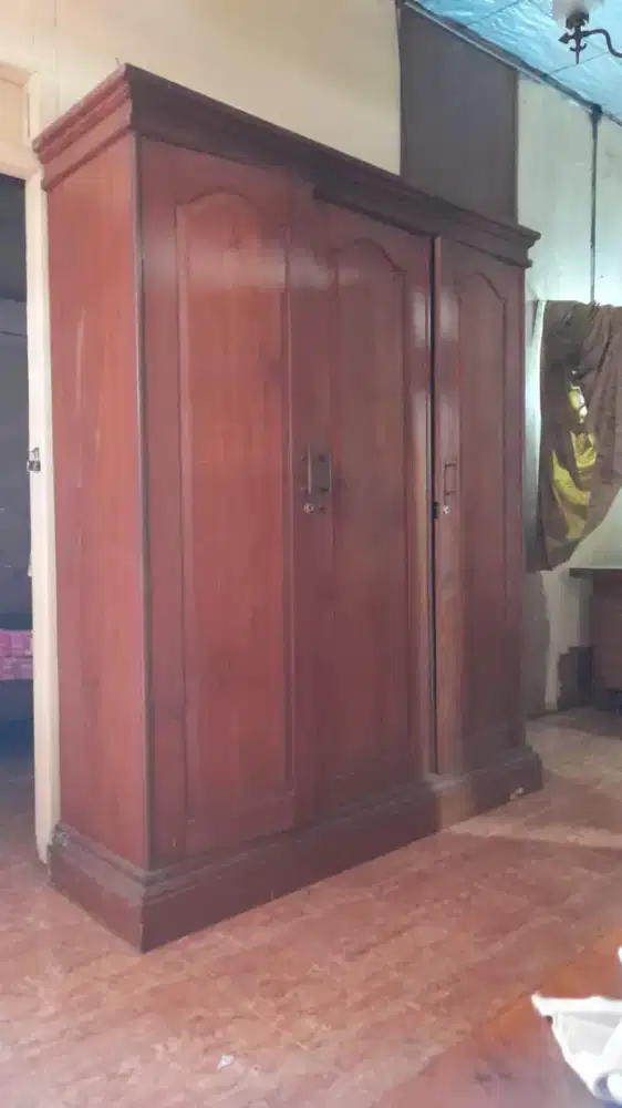 Dijual Cepat Furniture Jati NEGO (Lemari, Jam, Meja dll)