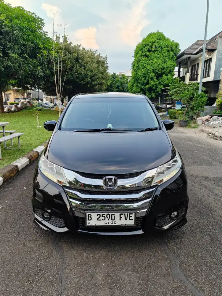 Honda Odyssey 2.4 E CVT 2015 A/T
