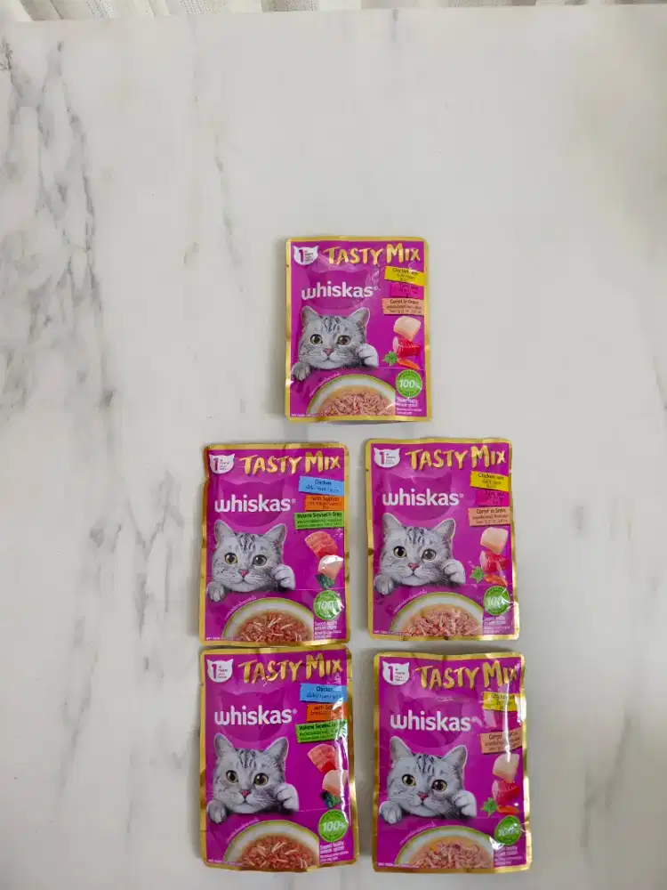 Whiskas pouch tasty mix makanan basah untuk kucing dewasa