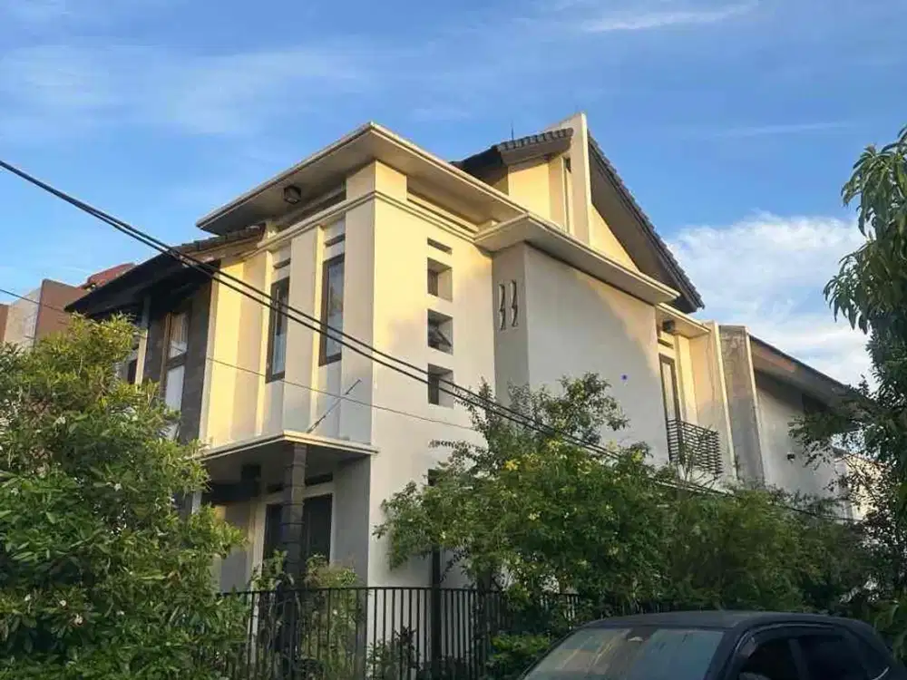 Rumah Hoek Bintaro Sektor 5 bagus dan terawat. 5 menit ke Bintaro Plaza