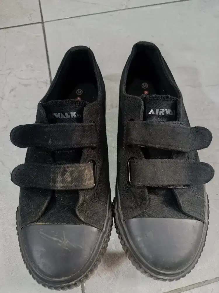 Sepatu Anak Airwalk Hitam Size 34 atau insole 22 cm