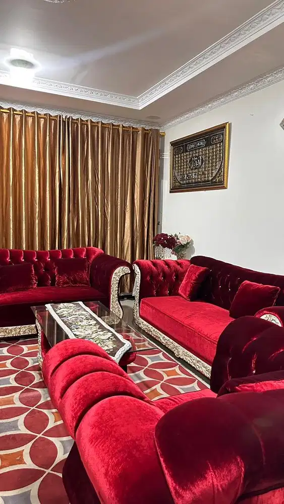 Sofa bekas merah cantik (Free Meja)
