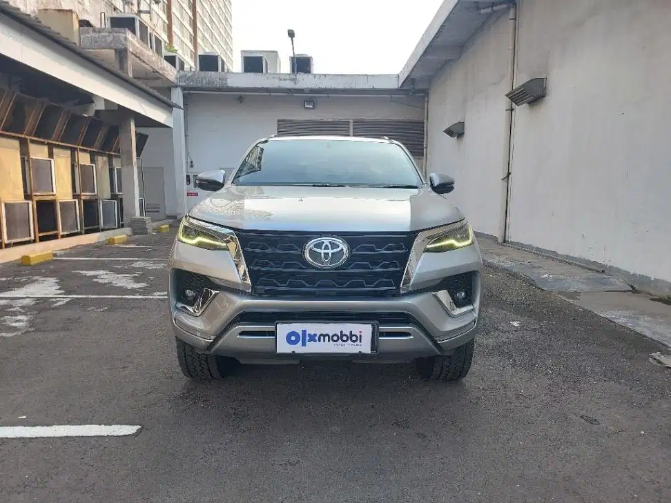 DP MURAH Toyota Fortuner 2.4 4x2 VRZ Solar-AT 2021 Silver C2ORB
