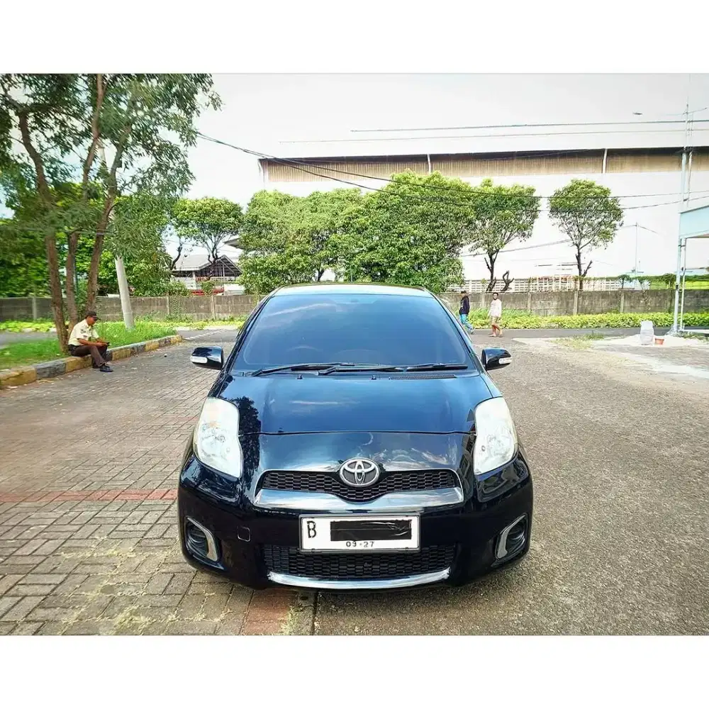 DIJUAL YARIS 2012