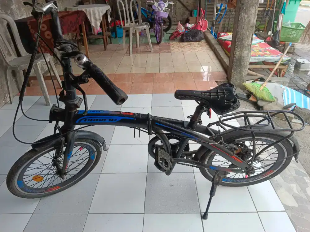 Sepeda lipat pasific