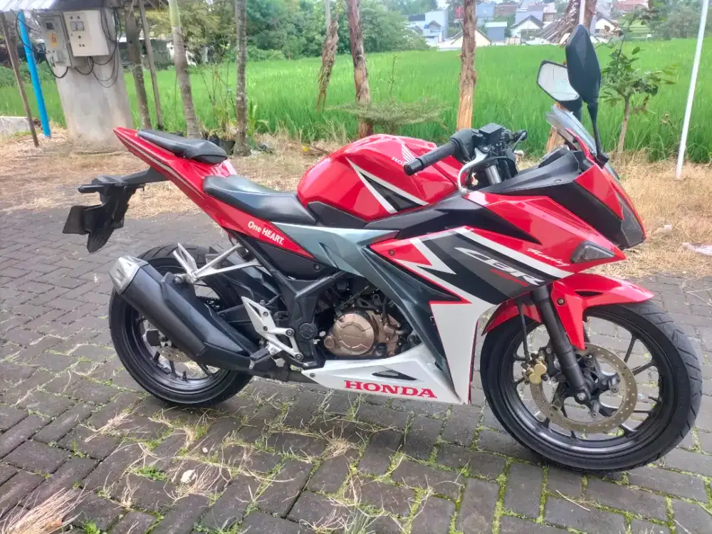 Honda CBR tahun 2017 N Batu mulus bisa TT lain