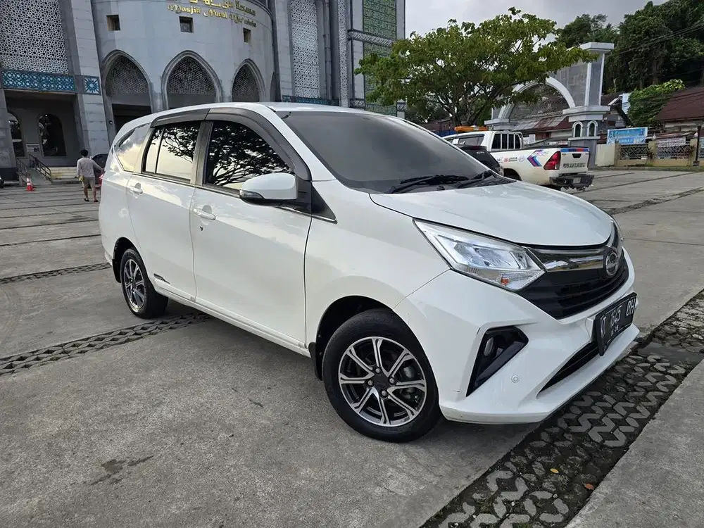 Daihatsu Sigra R Deluxe 2021