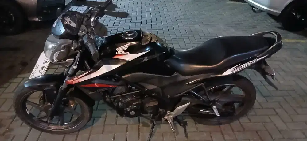 Motor CB150R...