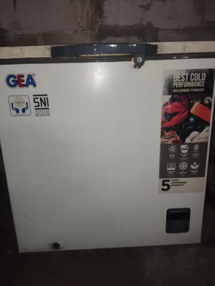 Freezer 210 L untuk pendinginan ayam, daging, sosis dll