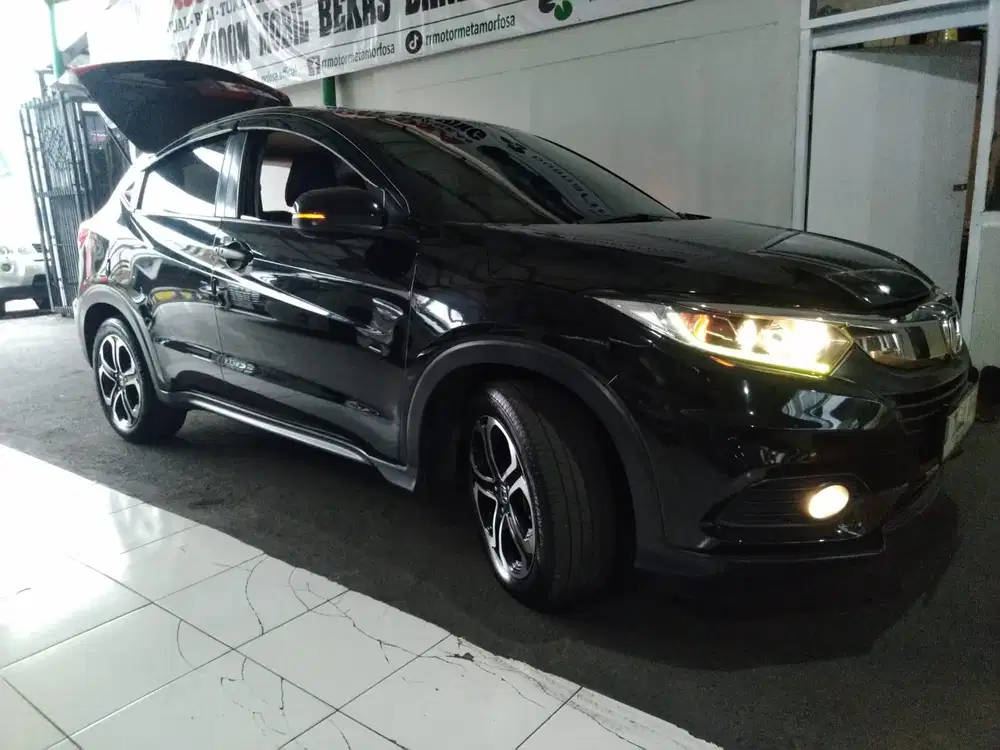 Honda HRV E 1.5 Matic 2018 Solid Black Record service