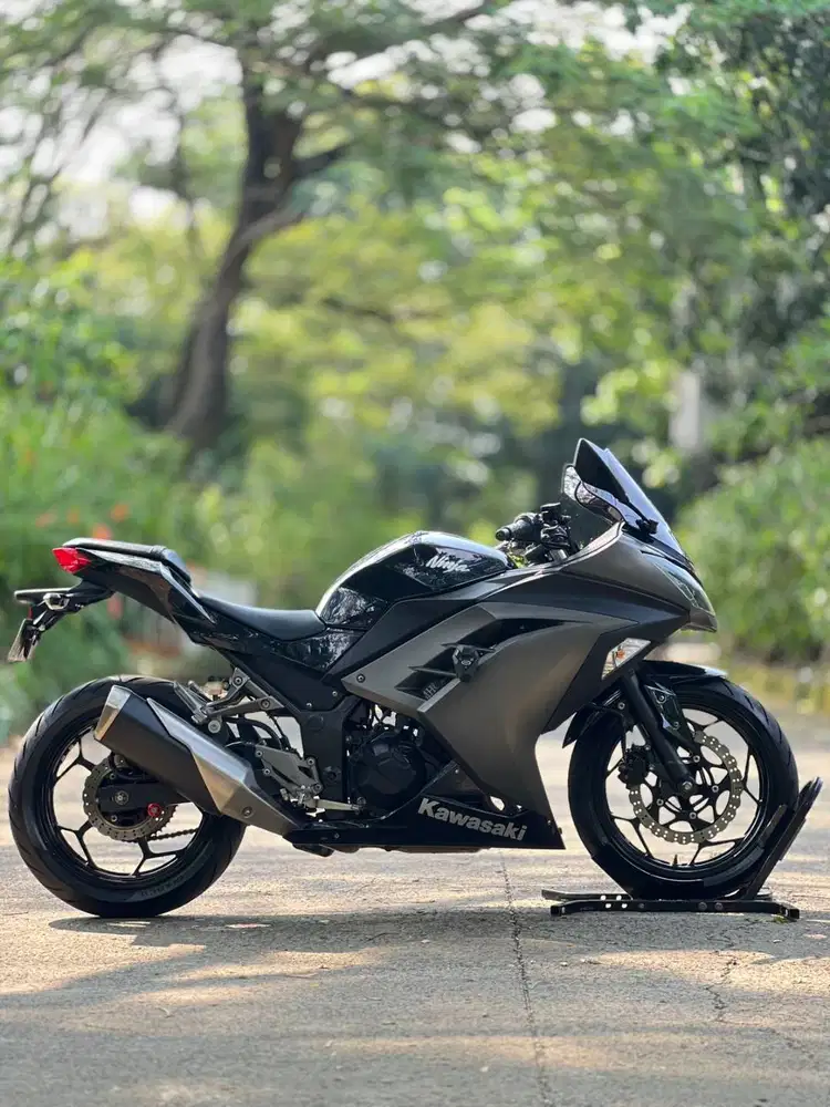 KAWASAKI NINJA 250 FI OLD BLACK GREY 2015 KM 12K PAJAK ON MULUS