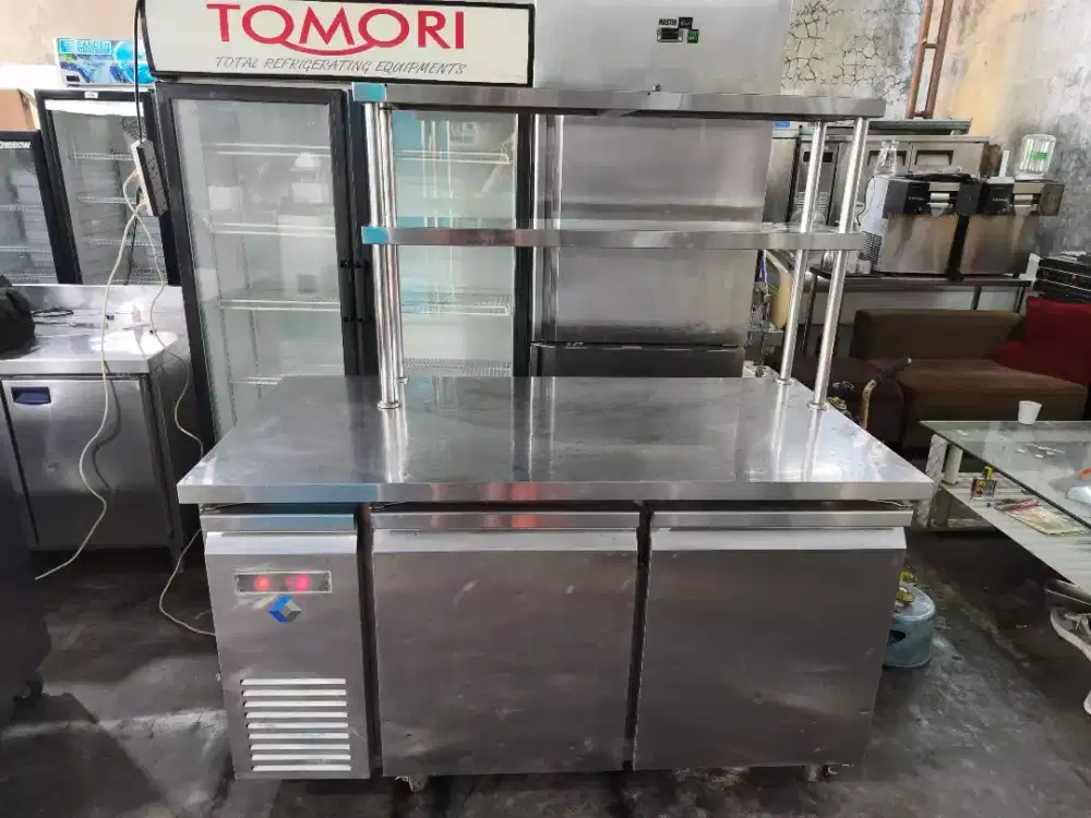 Undercounter chiller upper

Merk i-max 
Uk 150×75×85  2 pintu