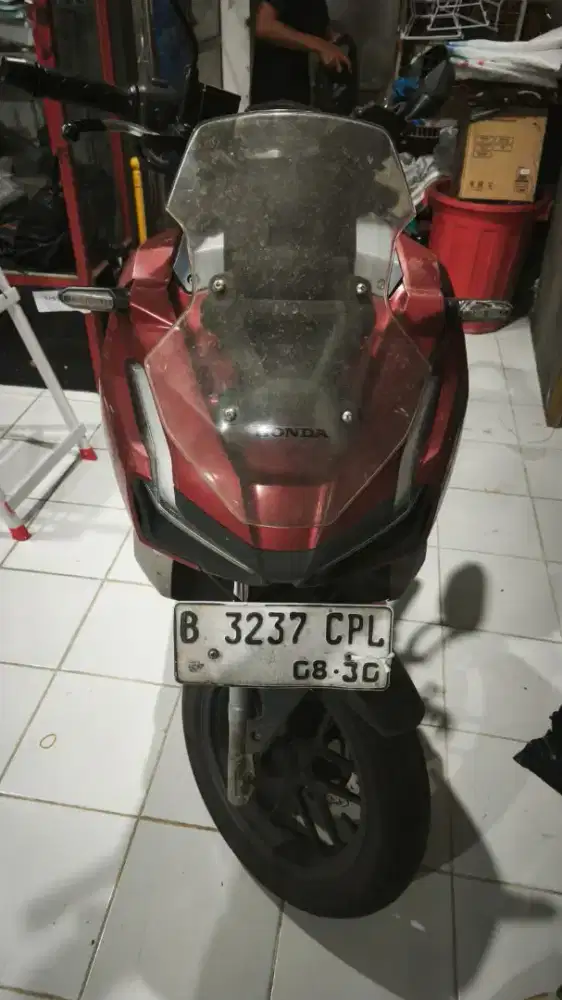 Motor Honda ADV merah