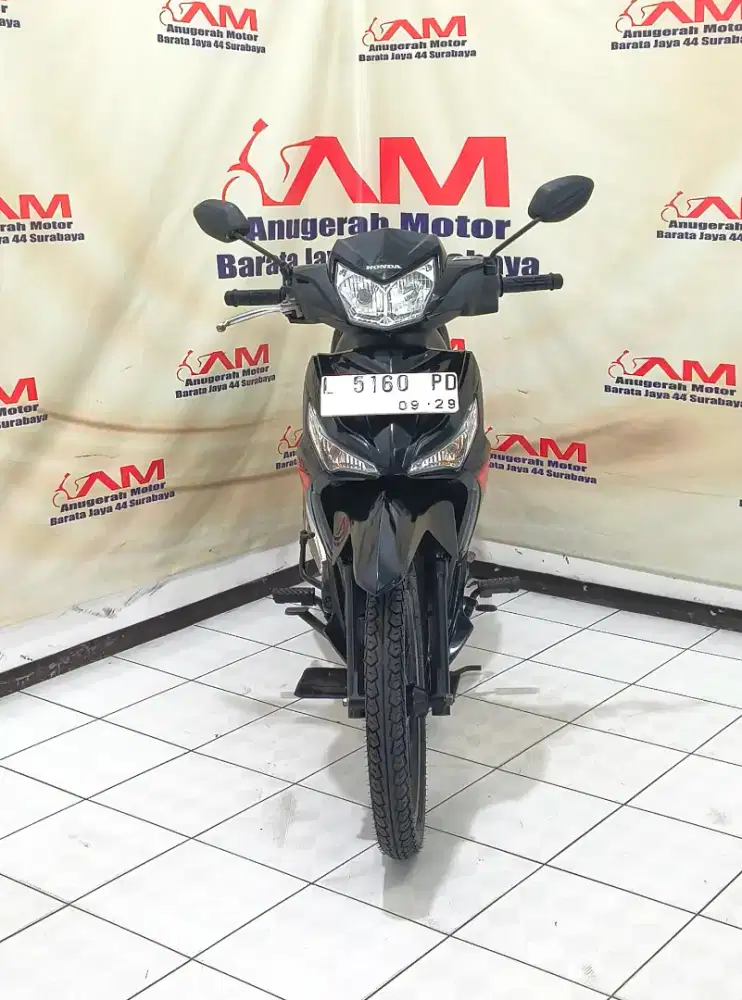 Honda supra x 125 fi Tahun 2014 warna hitam