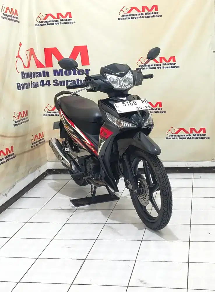 Km Rendah Honda supra x 125 fi Tahun 2014 warna hitam