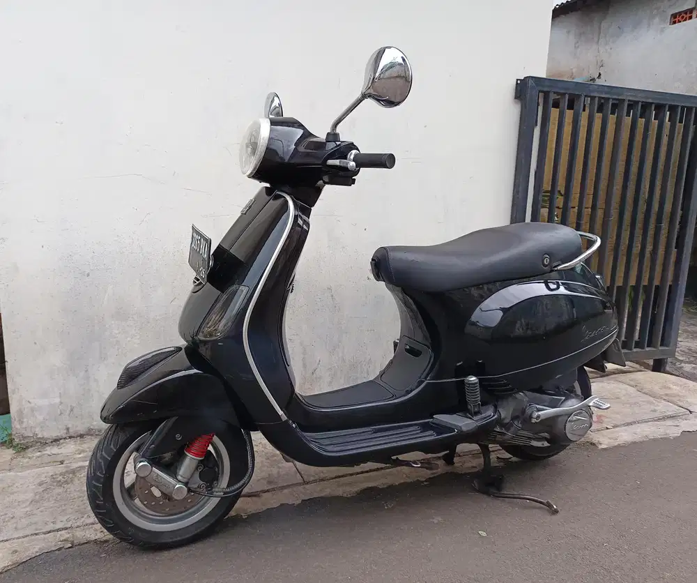 Piaggio vespa lx125 2011 siap gas