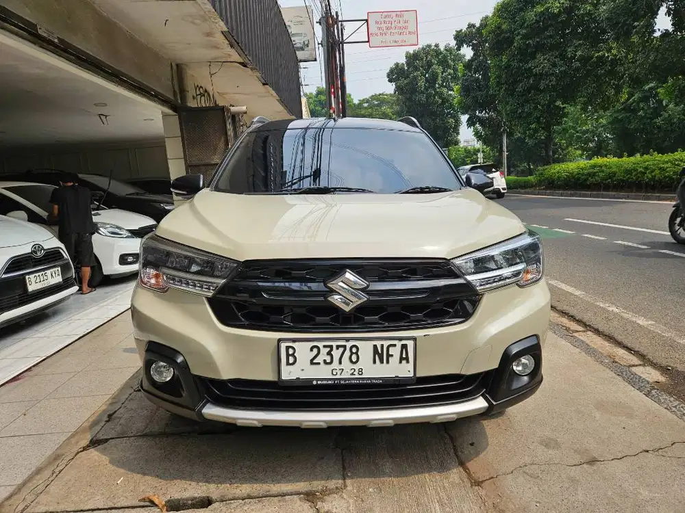 Suzuki XL7 Alpha Two Tone Hybrid Tahun 2023 Coklat Muda AT