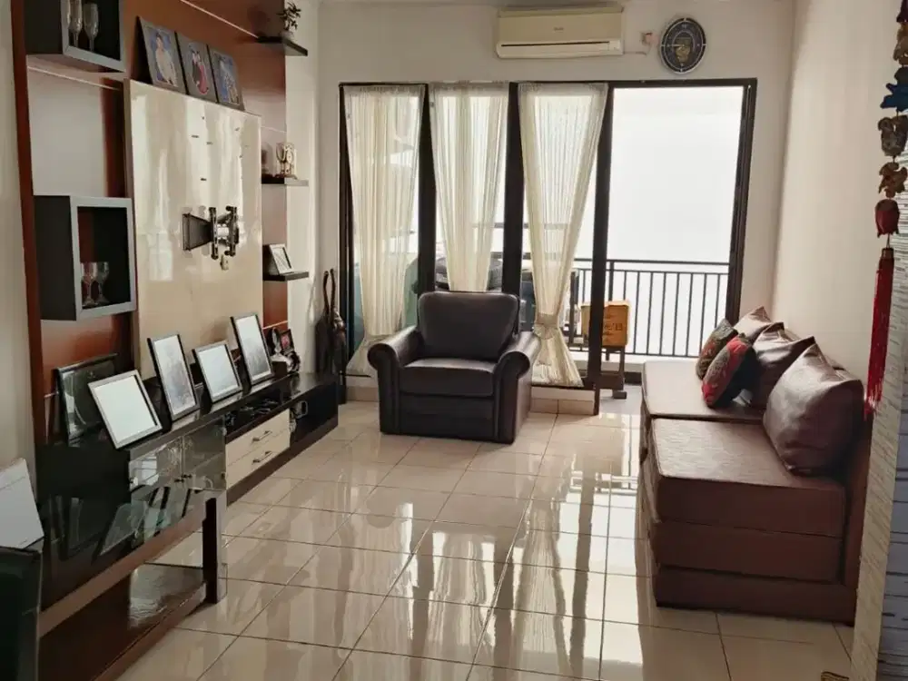 Rumah Mewah 2 Lantai Renovasi di Cluster Aralia Harapan Indah – Depan Taman & Semi Furnished