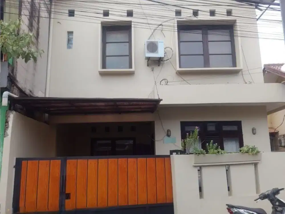 Rumah 2 Lantai Bebas Banjir di Jatiwaringin Bekasi