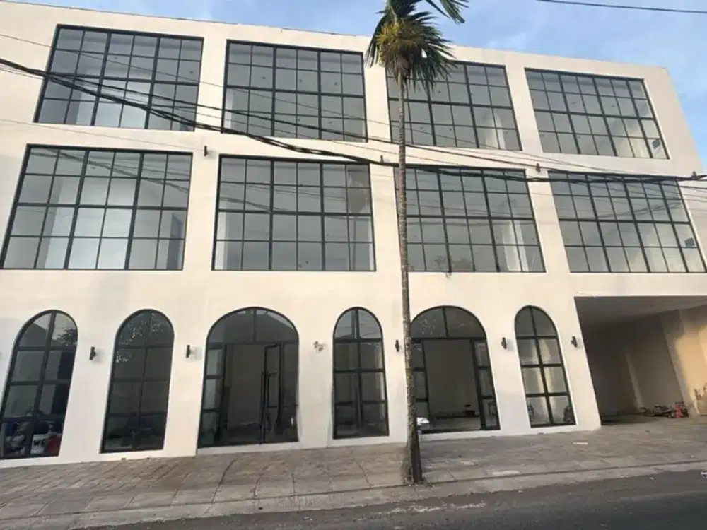 Gedung Komersial 3 Lantai Disewakan, di Berawa, Canggu Area