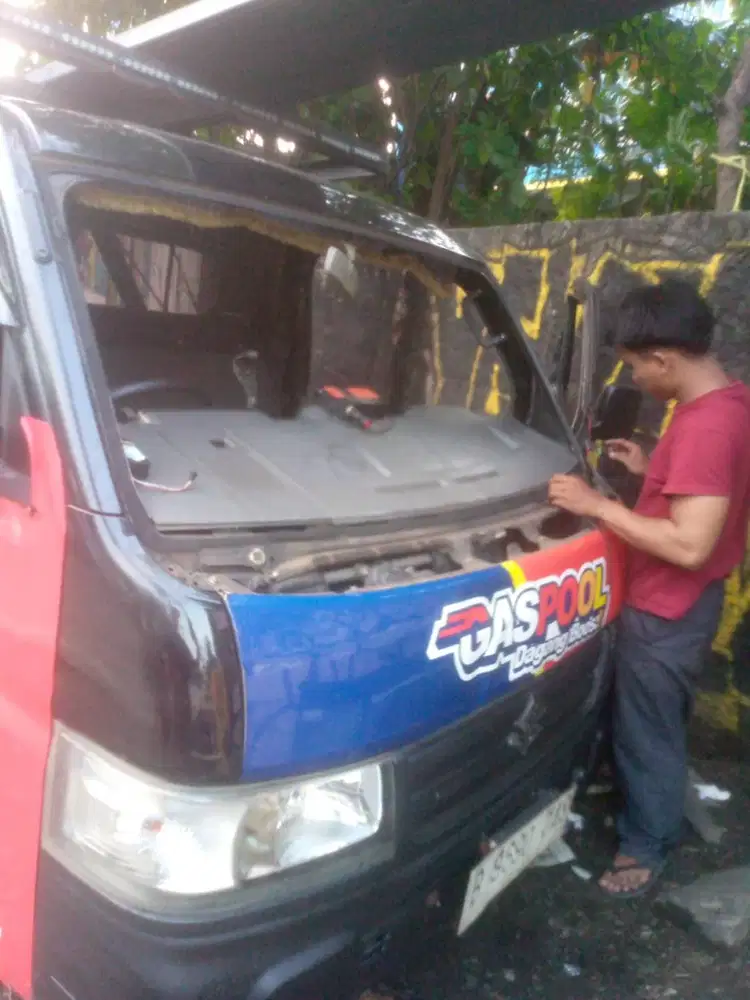 dicari teknisi penggantian kaca mobil (TIDAK WAJIB ADA PENGALAMAN)
