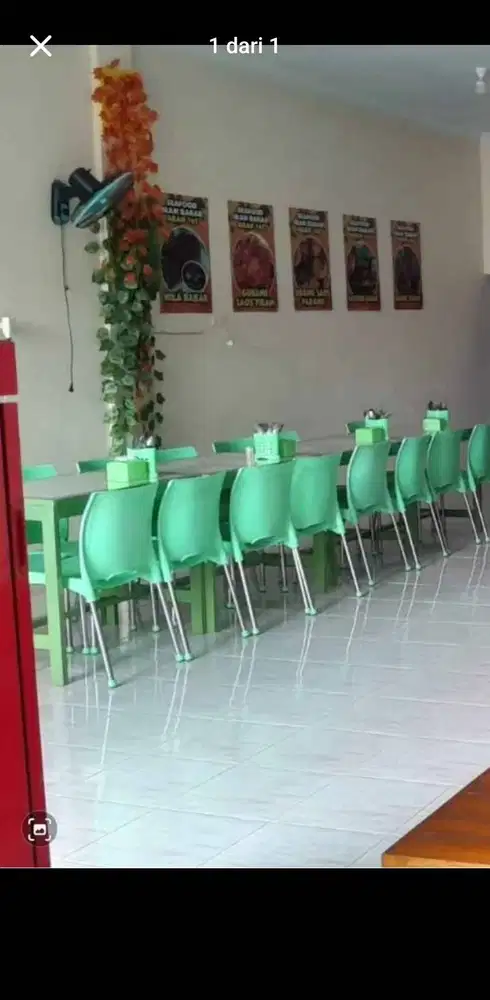 Kursi dan Meja Makan Resto Warung Makan Cafe