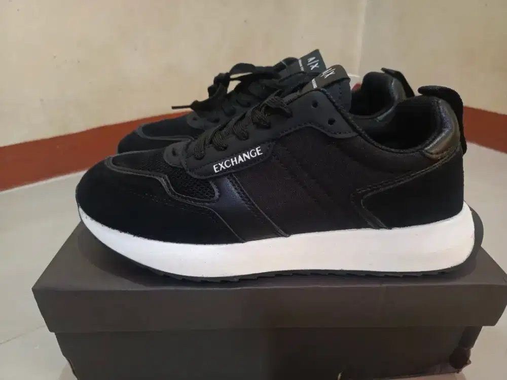 Sepatu sneaker pria Armani exchange