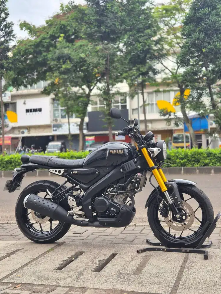 YAMAHA XSR 155 HITAM 2023 KM 7K PAJAK ON SUPER GRESS