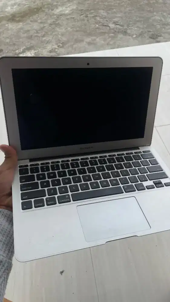 Jual macbook air 2017 11 inch