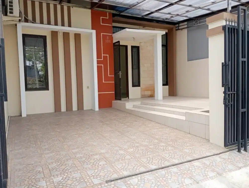 Rumah Depok SHM- Posisi Depan Taman Dekat Gerbang Komplek Siap Huni