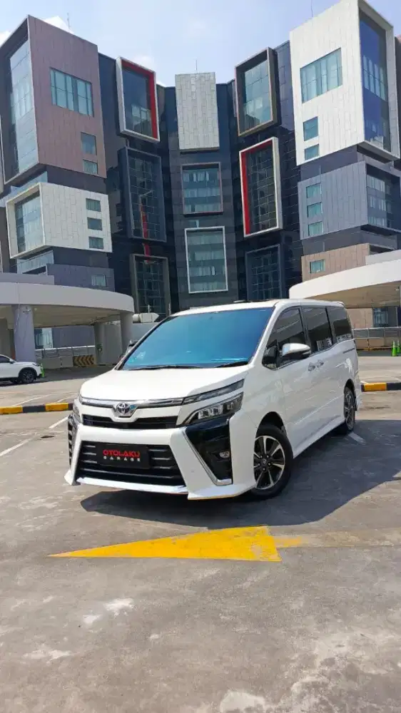 [KM LOW TERMURAH] TOYOTA VOXY 2.0 AT 2018